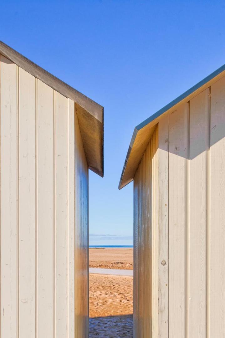 Отель La Casa Bella - Calm And Cosy House By The Sea Уистреам Экстерьер фото